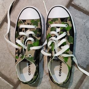 Converse camo shoes